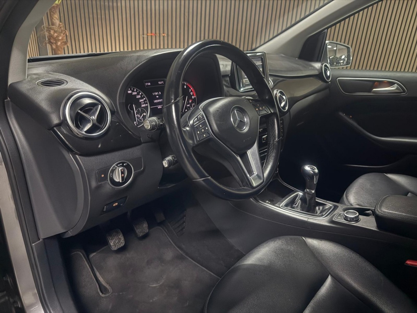 Foto van Mercedes-Benz B 180
