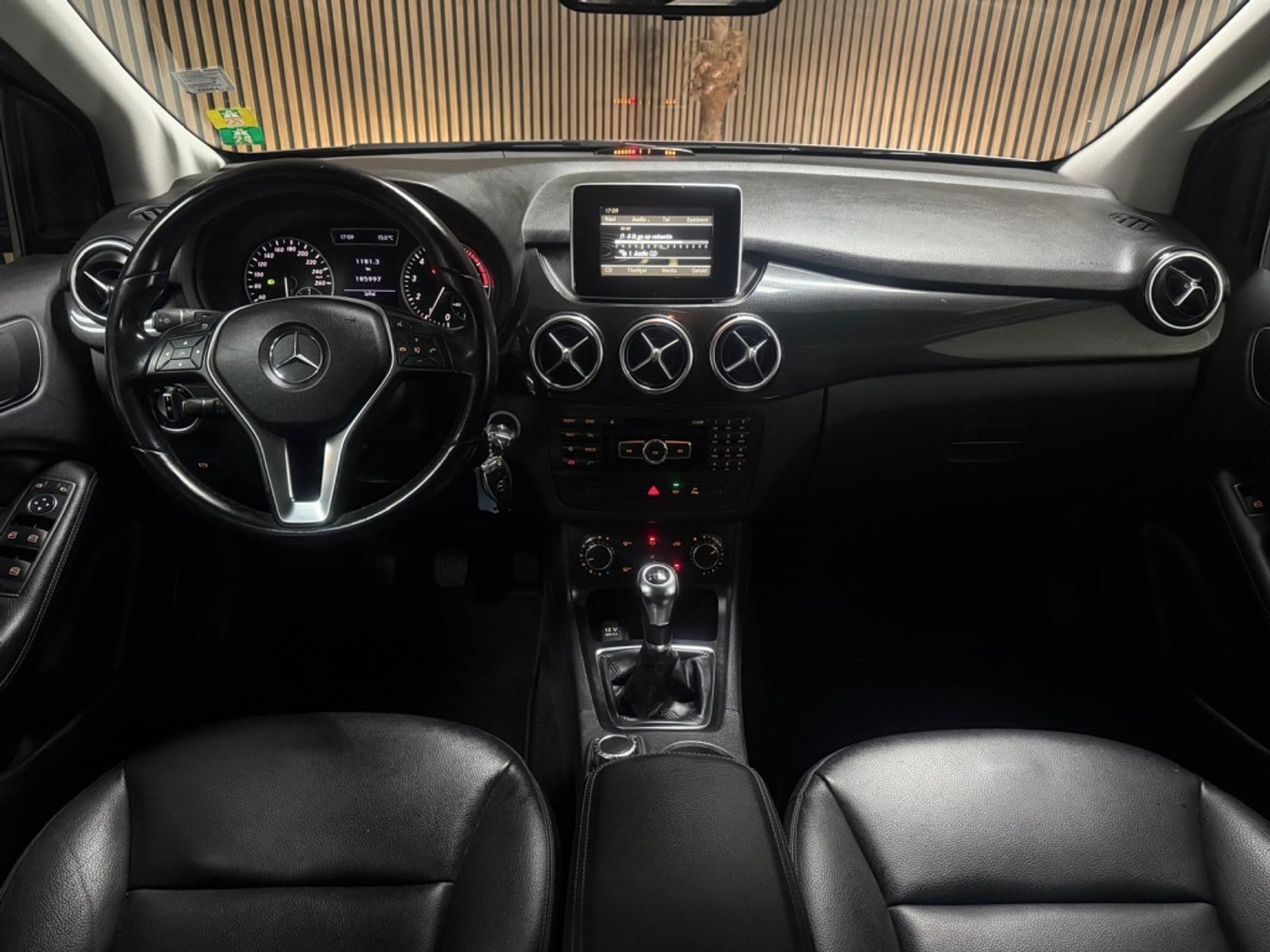 Foto van Mercedes-Benz B 180