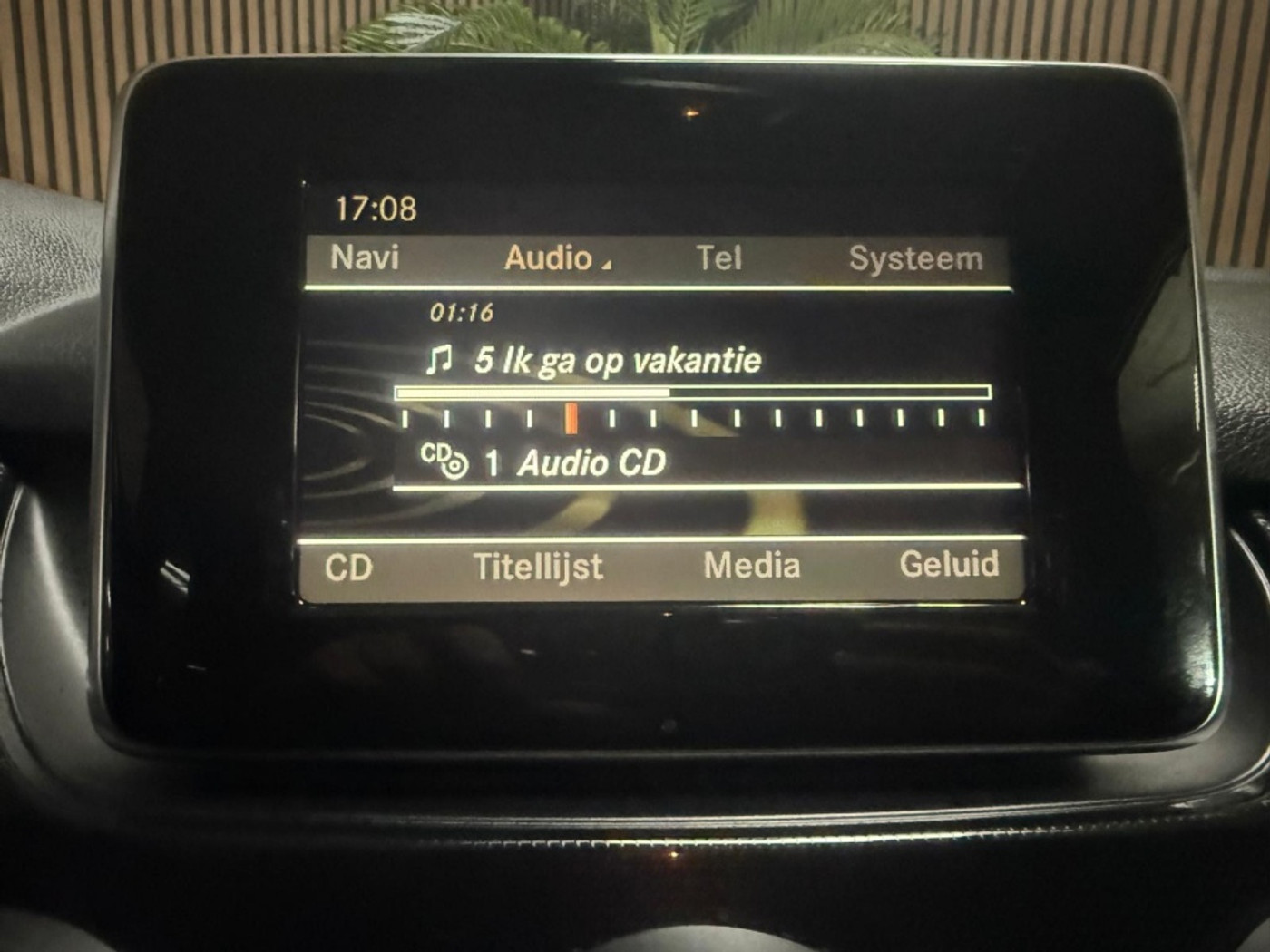 Foto van Mercedes-Benz B 180