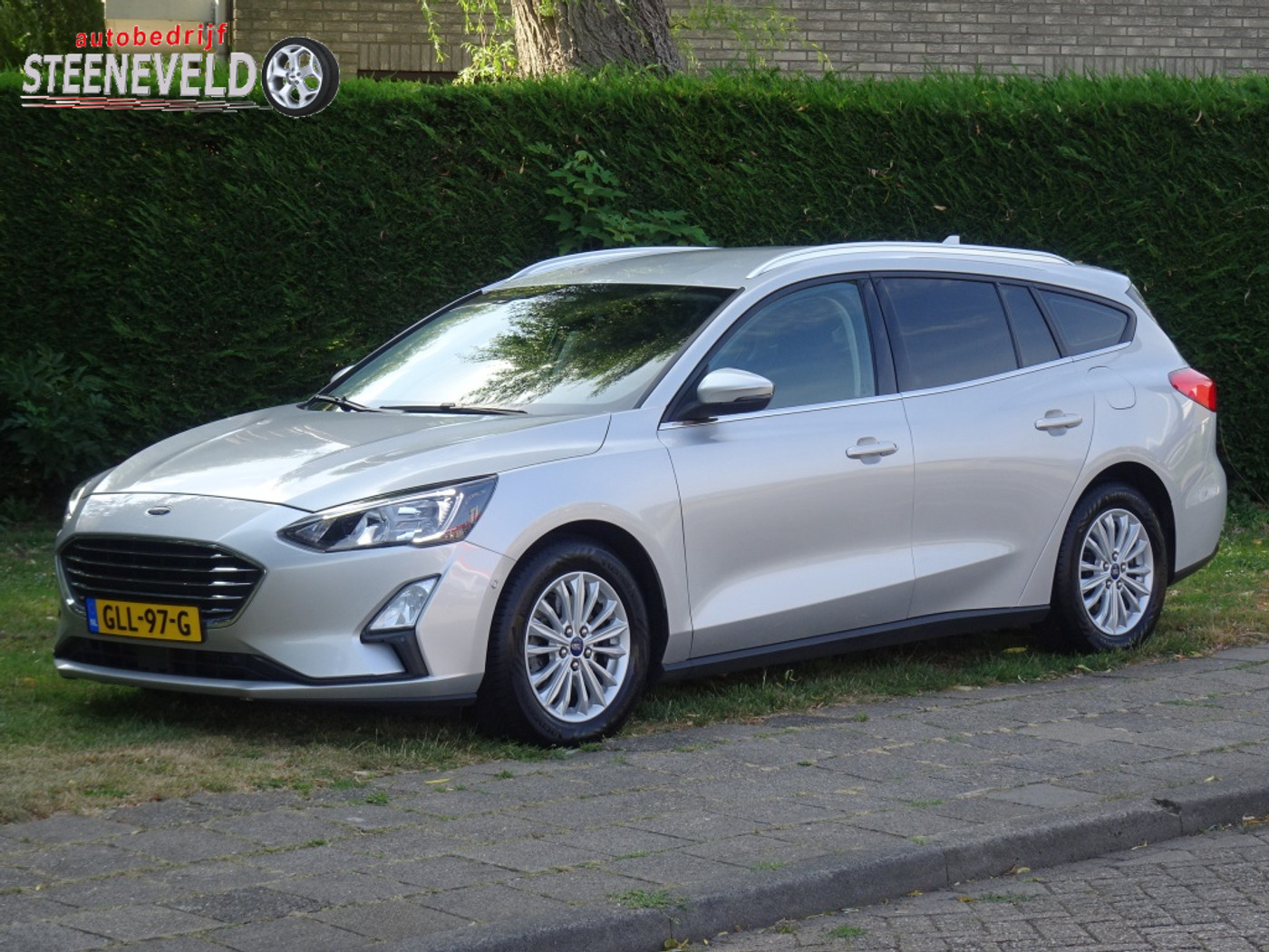 Ford Focus 1.0 125pk Hybrid Titanium met Navi, Camera en WinterPack 2021 - voorkant