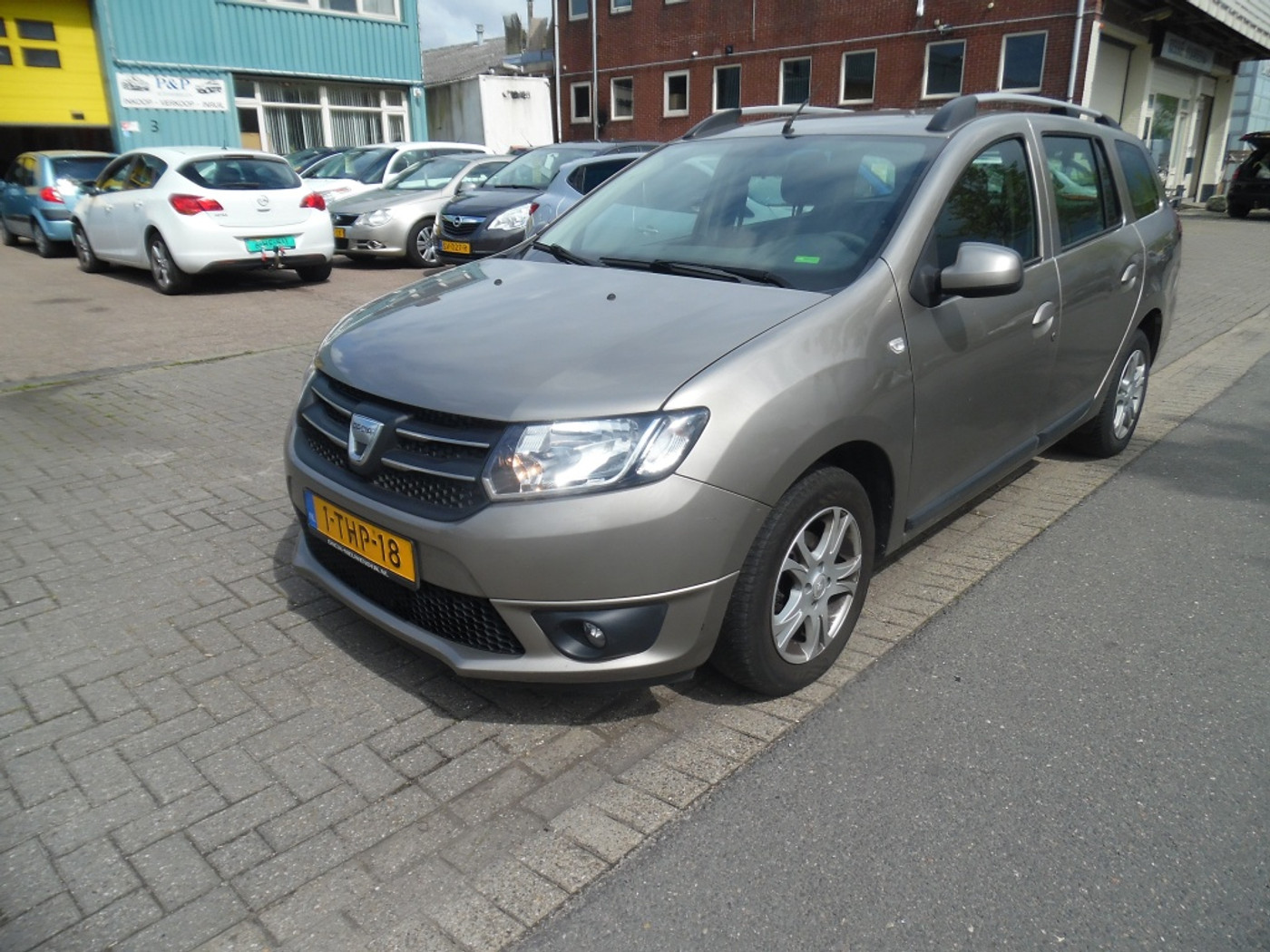 Dacia Logan 0.9 TCe Lauréate 2014 - voorkant