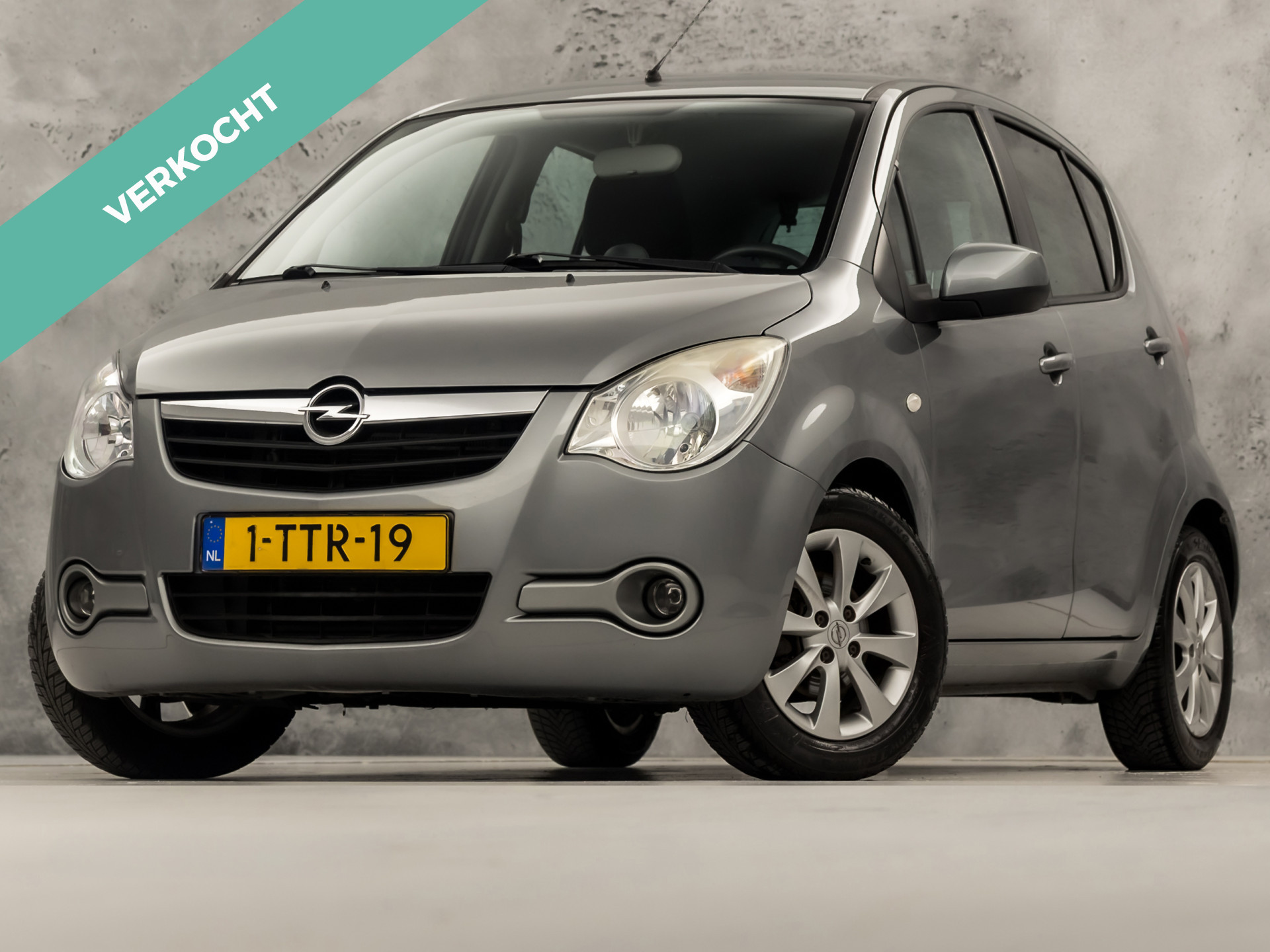 Opel Agila 1.0 Berlin 2014 - voorkant