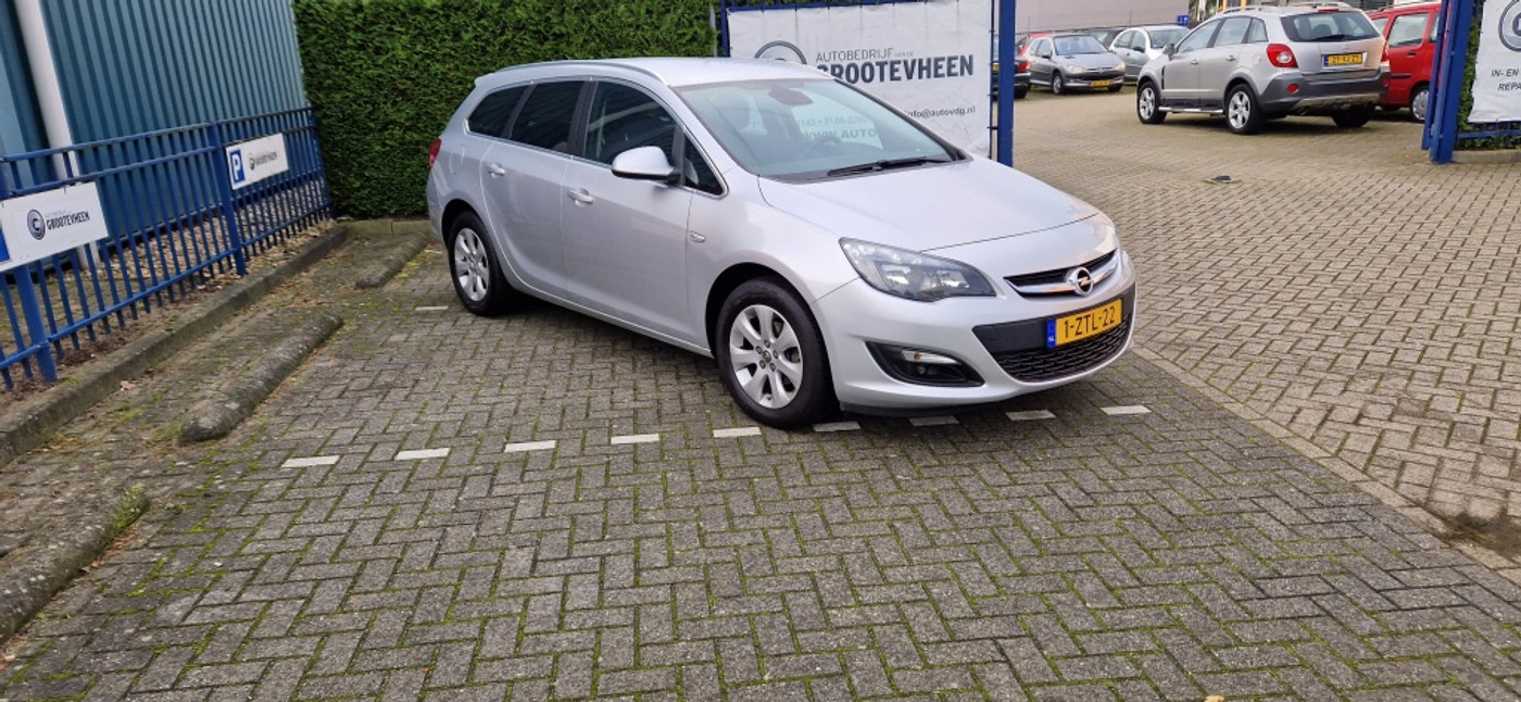 Opel Astra Sports Tourer 1.4 Turbo Bns + 2015 - voorkant