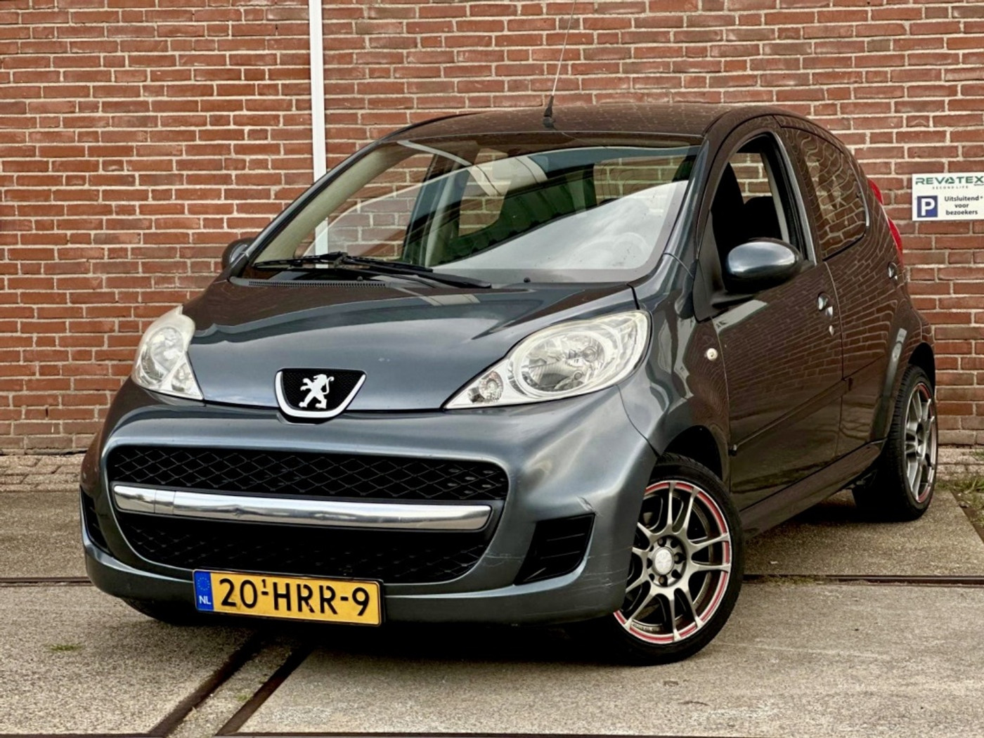 Peugeot 107 1.0-12V Sublime 2009 - voorkant