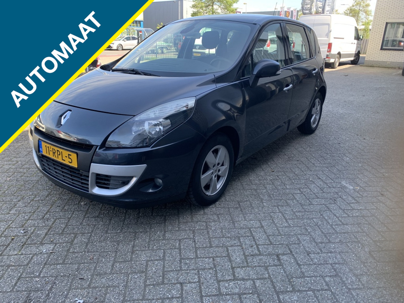 Renault Megane Scenic 2.0 Dynamique AUTOMAAT 2011 - voorkant