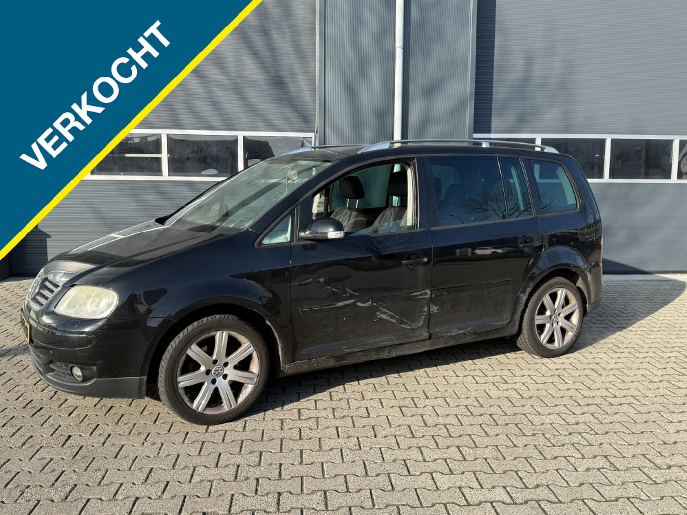 Volkswagen Touran 2.0-16V FSI Highline 2005 - voorkant