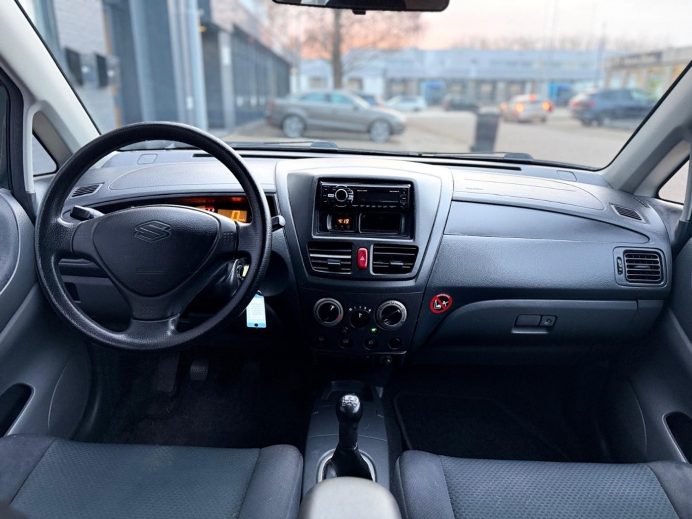 Foto van Suzuki Liana