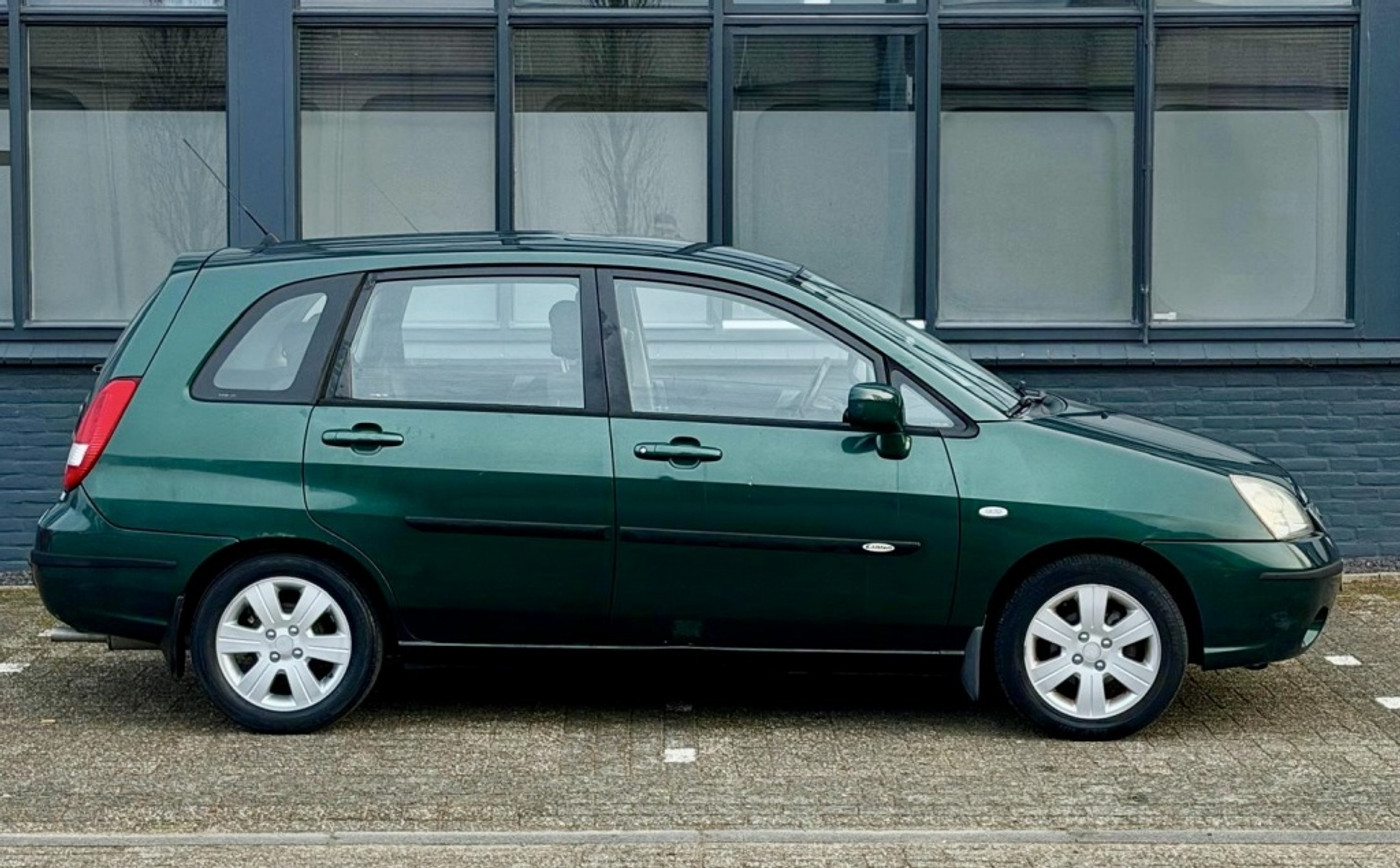 Foto van Suzuki Liana