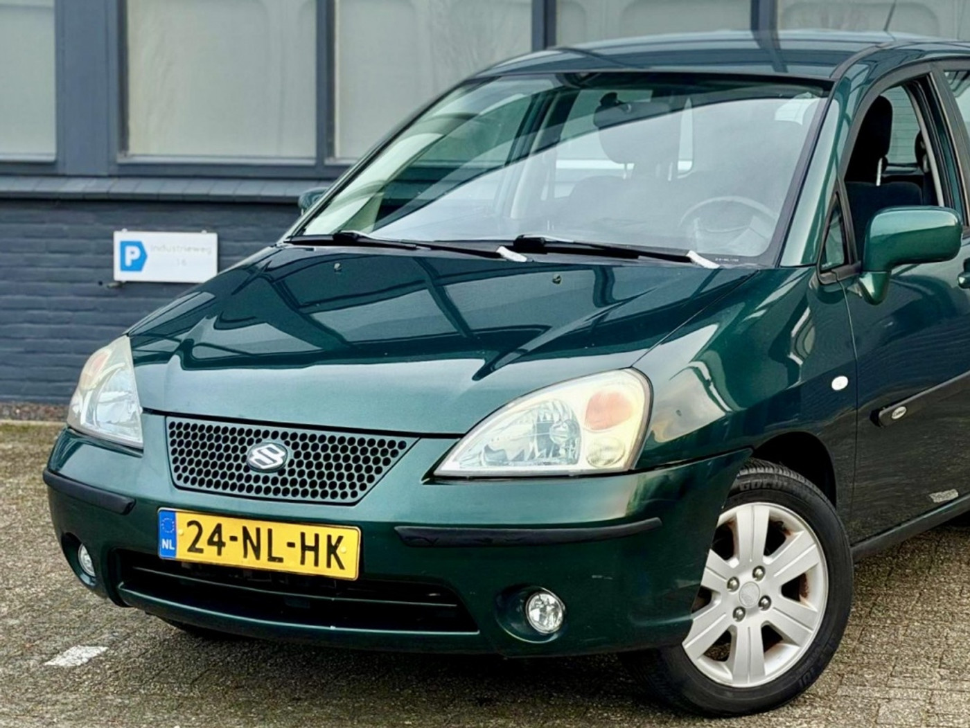 Foto van Suzuki Liana