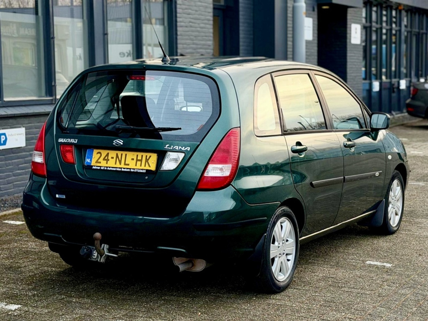 Foto van Suzuki Liana