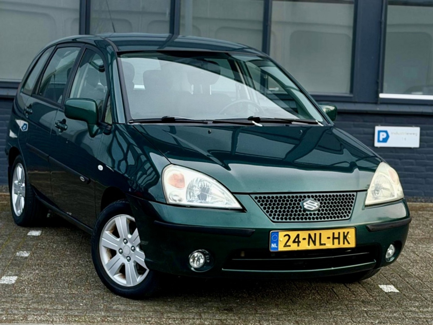 Foto van Suzuki Liana