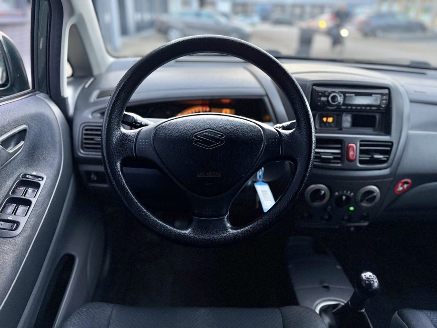 Foto van Suzuki Liana