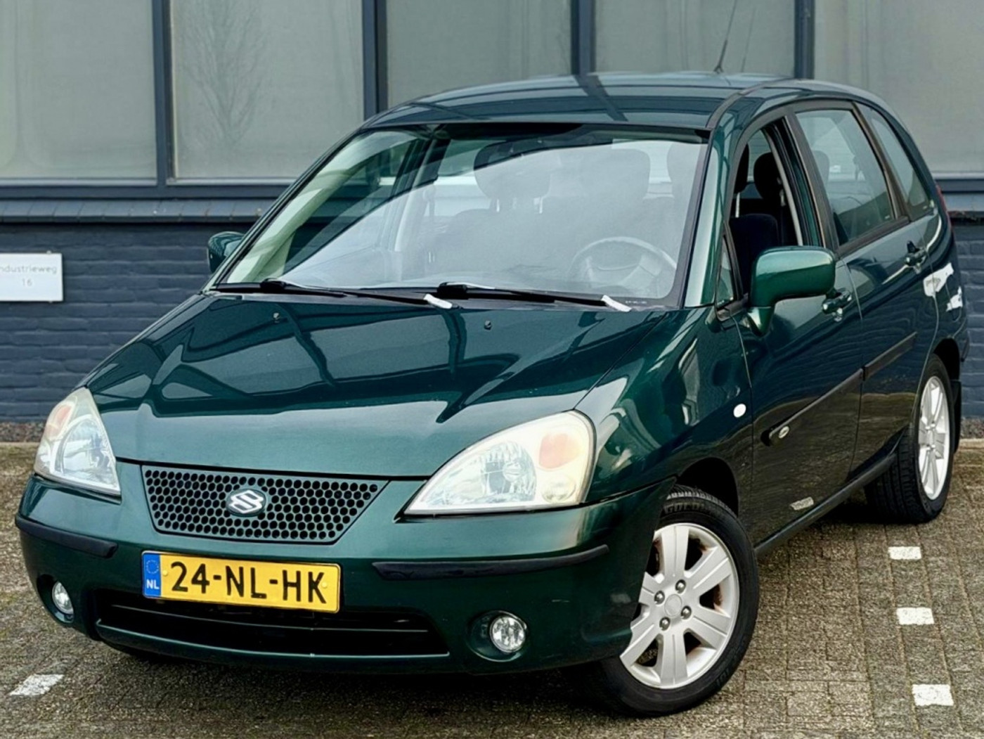 Foto van Suzuki Liana