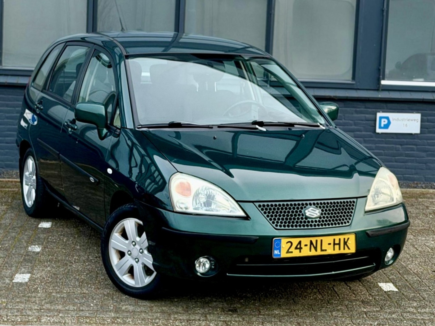 Foto van Suzuki Liana