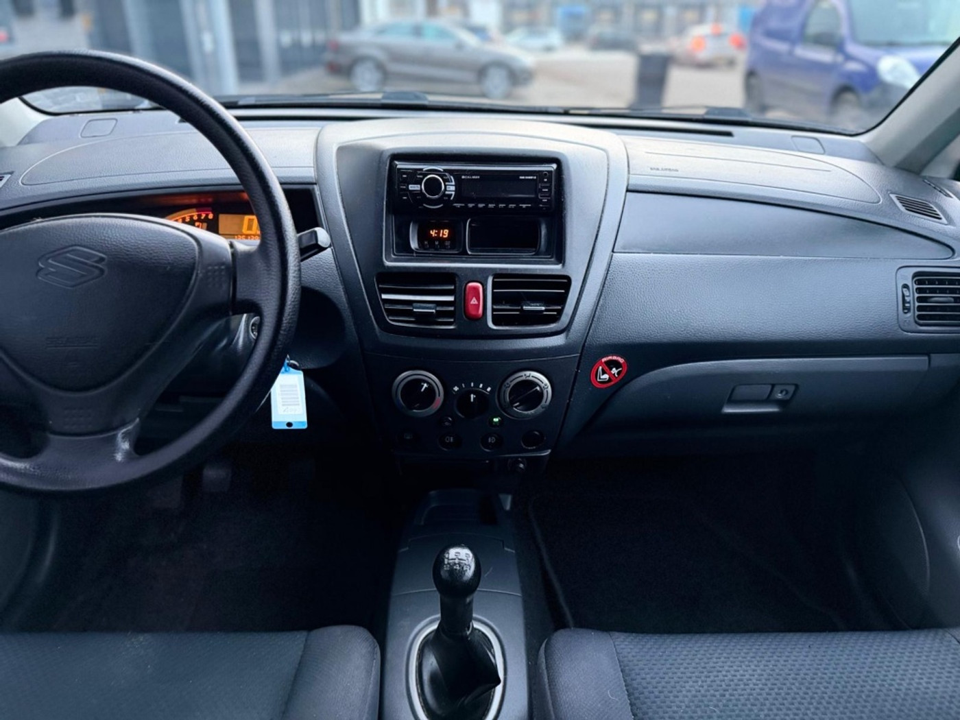 Foto van Suzuki Liana