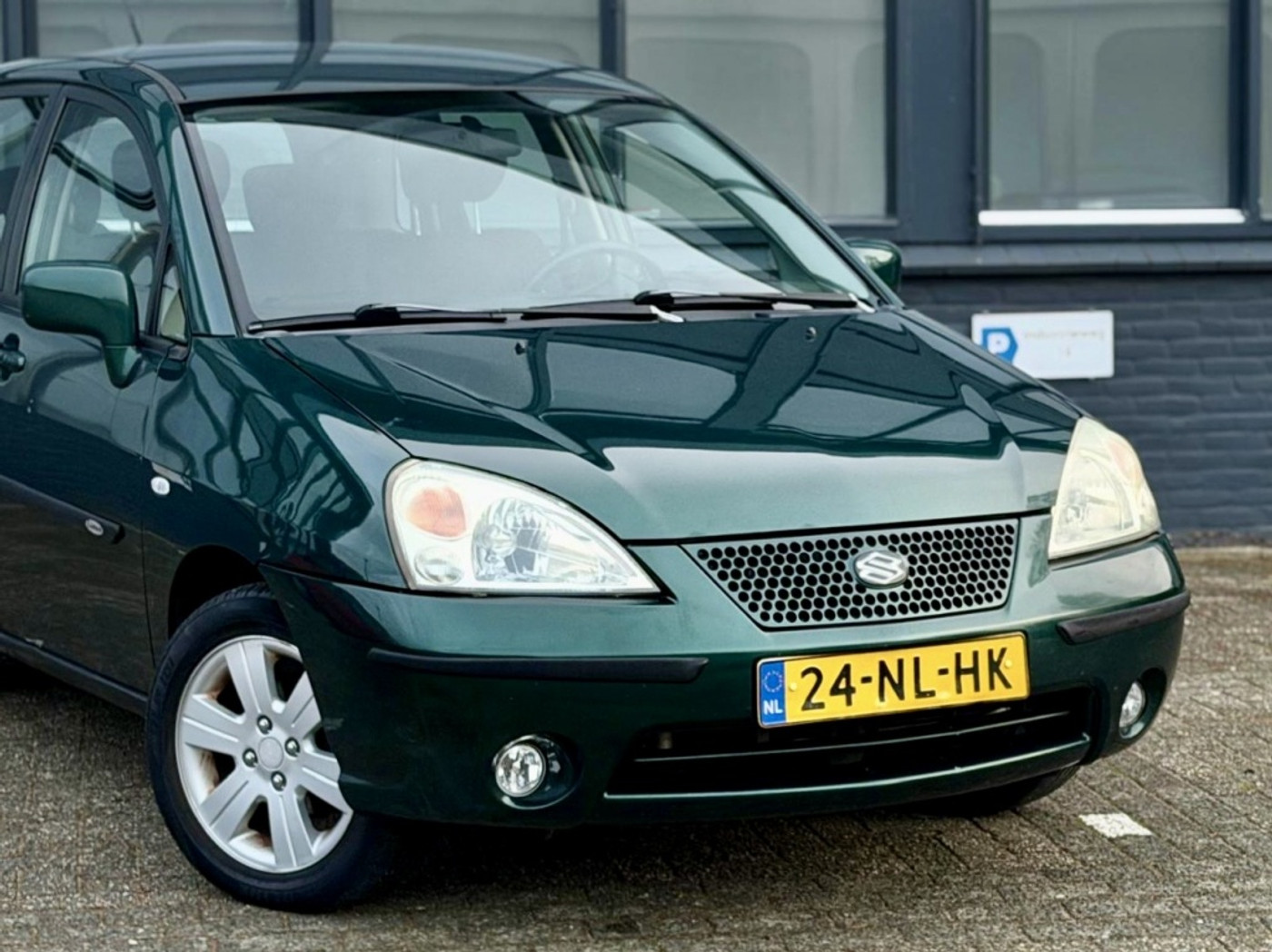 Foto van Suzuki Liana