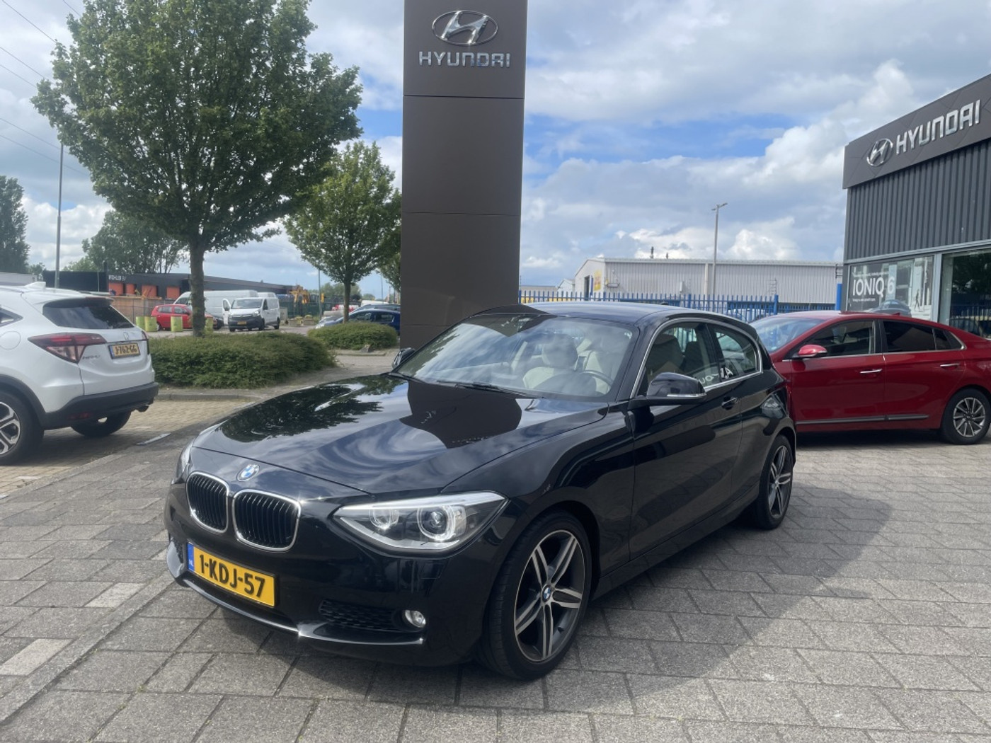 BMW 1er Reihe 116i Upgrade Edition*RIJKLAARPRIJS* 2013 - voorkant