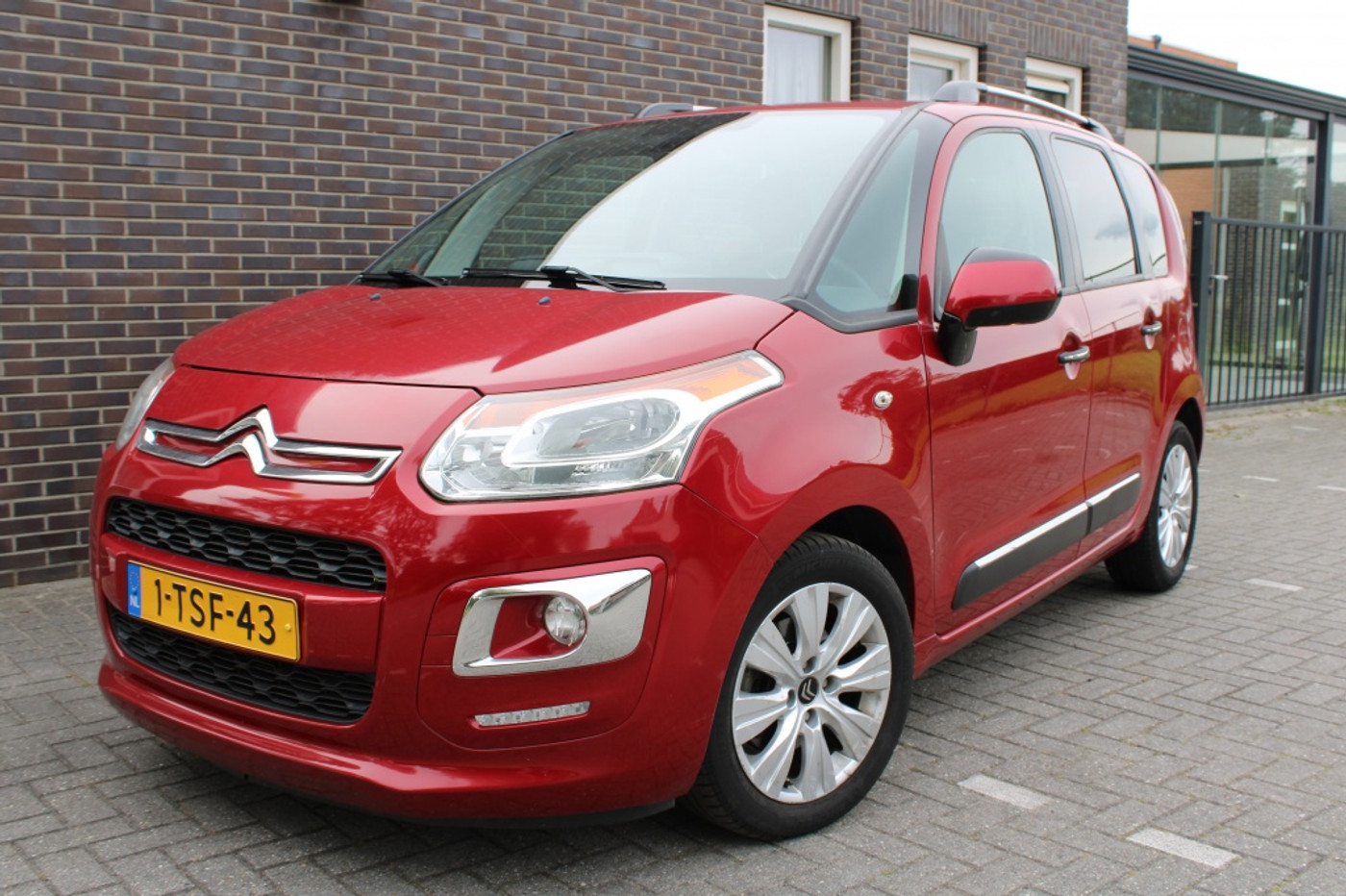 Citroen C3 Picasso 1.6 VTi Exclusive-clima-nieuwe APK-lage km stand 2014 - voorkant
