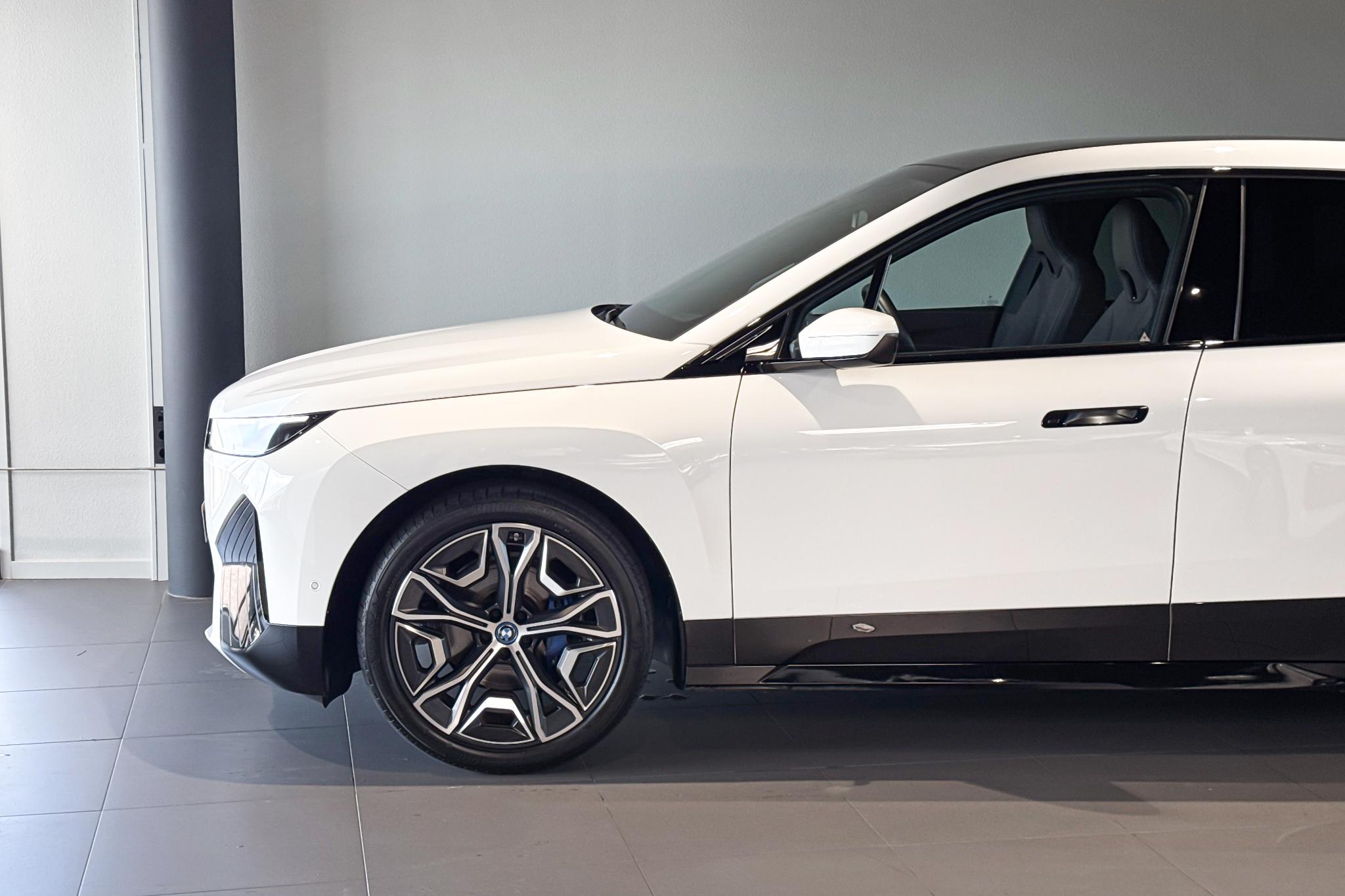 Foto van BMW Ix Xdrive50