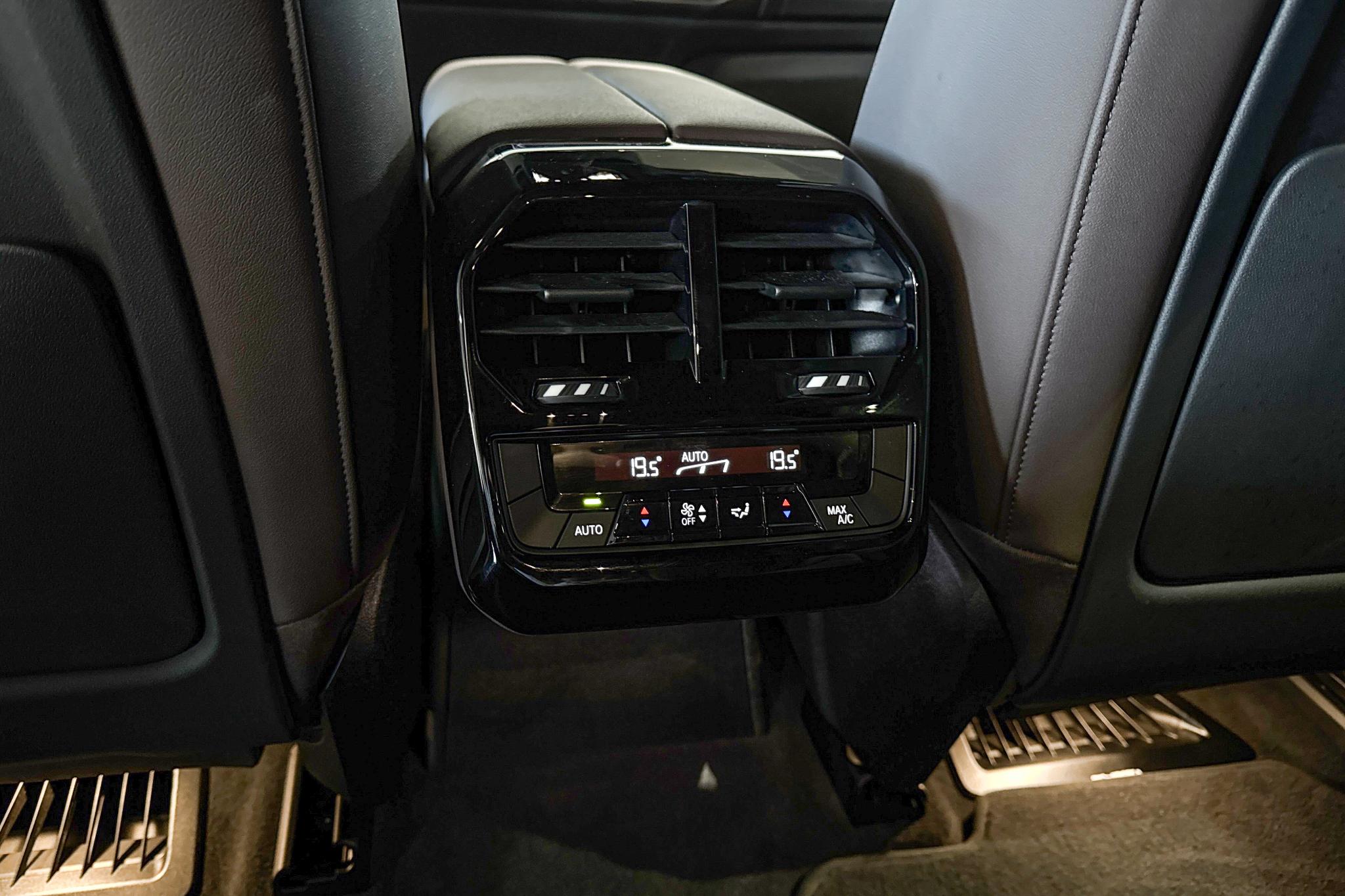 Foto van BMW Ix Xdrive50