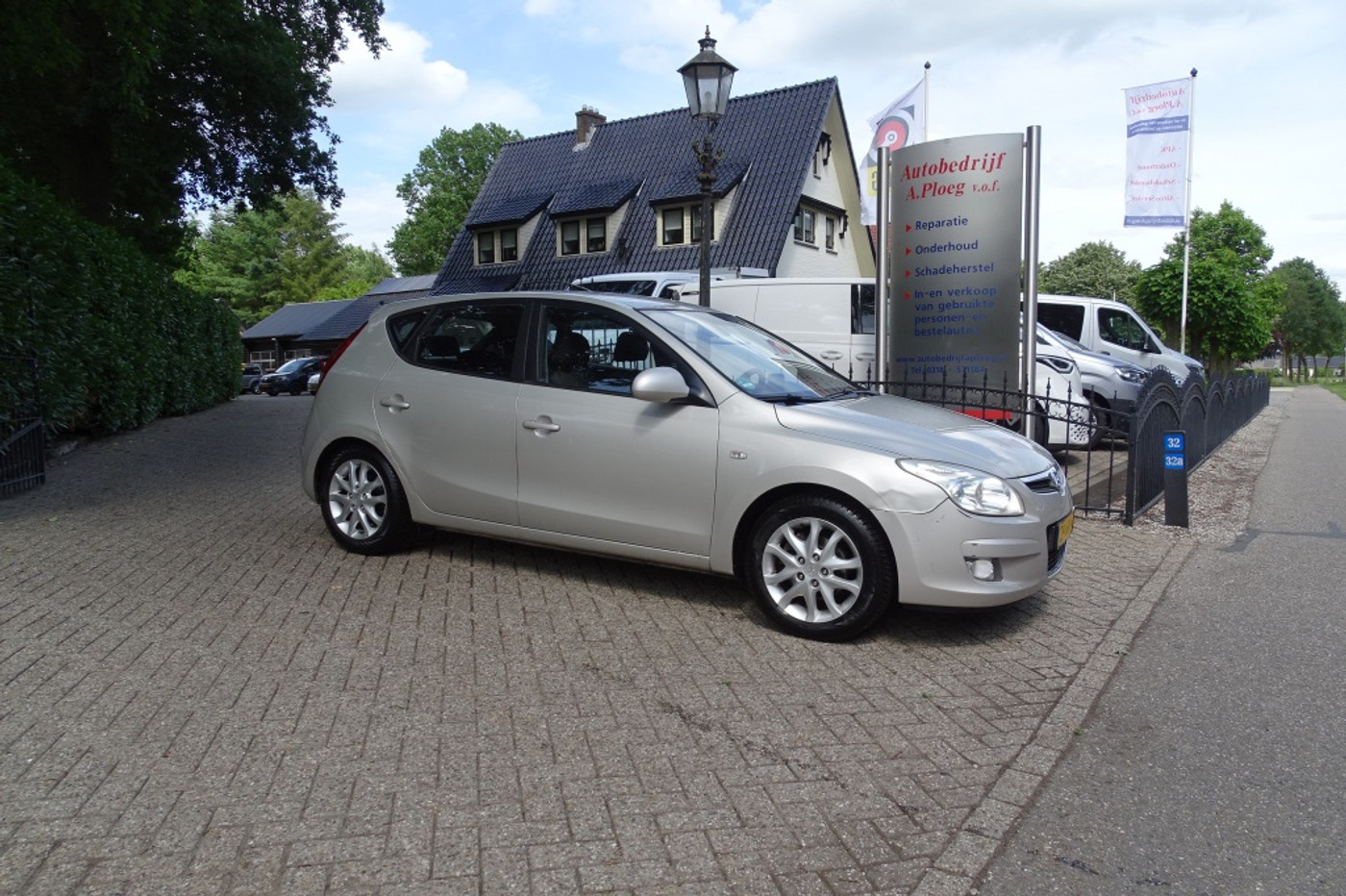 Hyundai I 30 1.6i Dynamic Luxe NIEUW APK AIRCO NAVI 2008 - voorkant