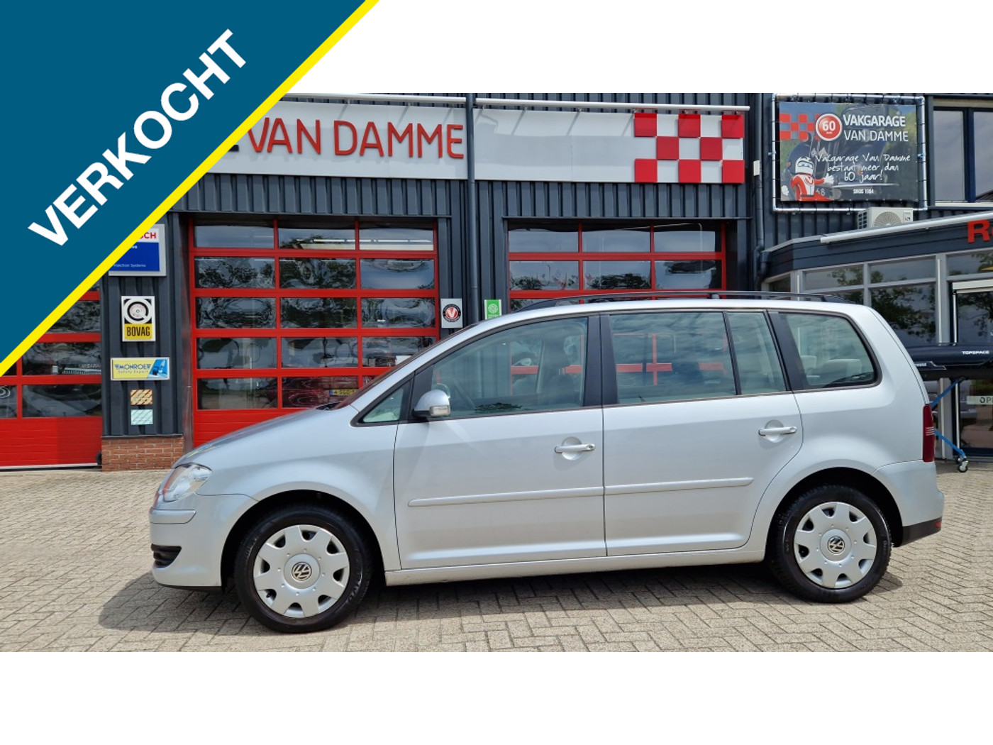 Volkswagen Touran 1.6 Trendline 2009 - voorkant