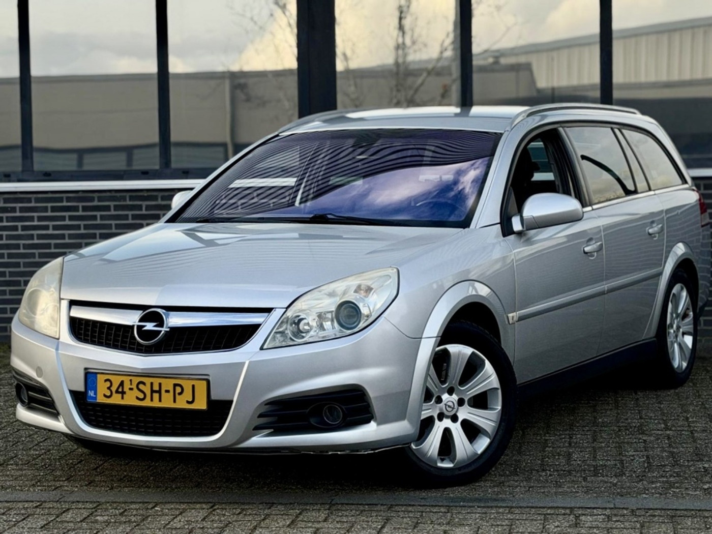 Opel Vectra Station Wagon 2.8 V6 Cosmo |Clima |Automaat |Nieuwe APK 2006 - voorkant
