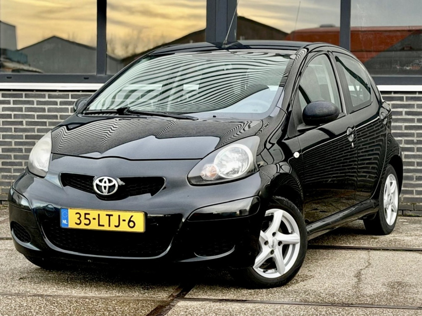 Toyota Toyota Aygo 1.0-12V Comfort |Airco |Nieuwe APK |5 deurs 2010 - voorkant