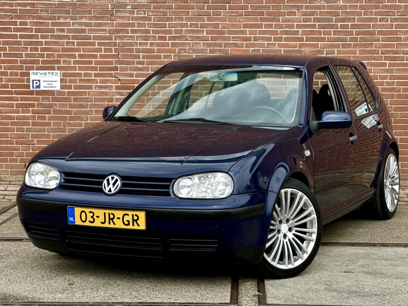 Volkswagen Golf 1.6-16V 2002 - voorkant