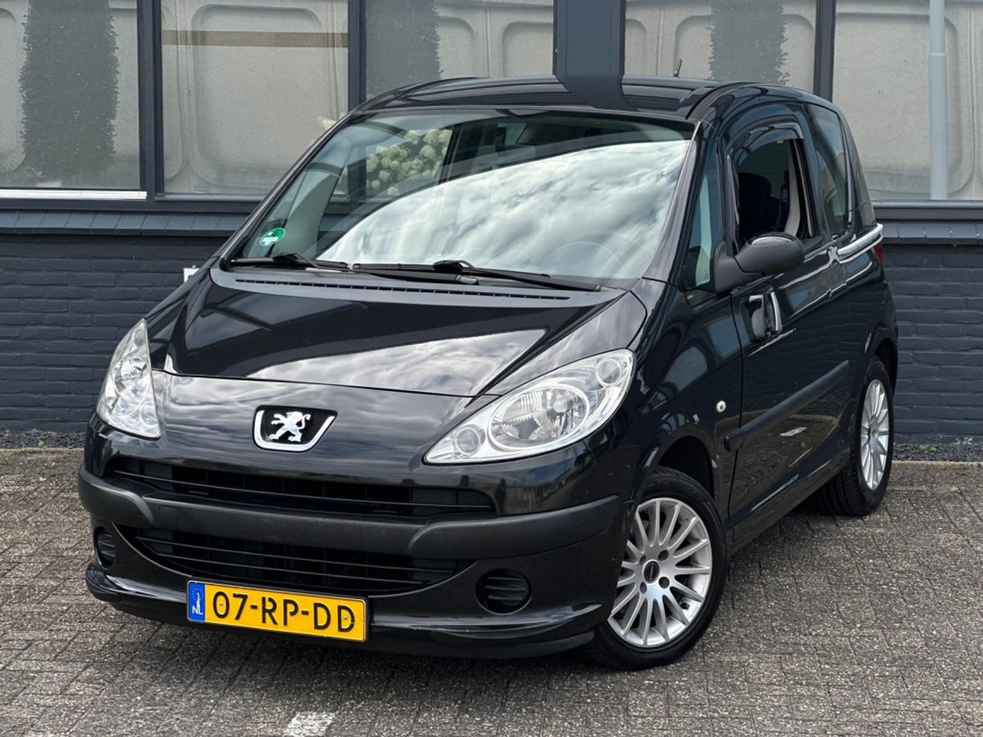 Peugeot 1007 1.4 Urban 2005 - voorkant