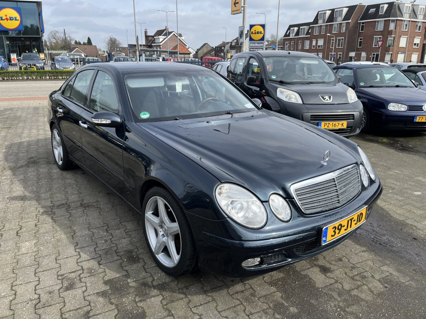 Mercedes-Benz E 320 E 320 zeer mooi ! DIVERSE STORINGEN! WEG=WEG! 2002 - voorkant