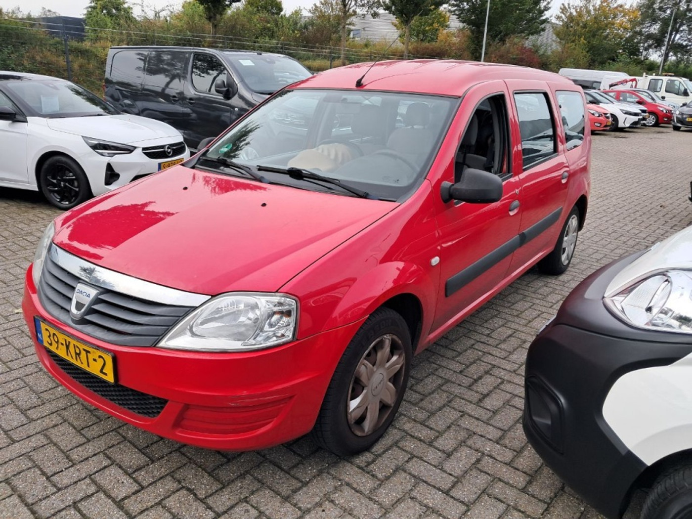 Dacia Logan 1.6 Ambiance 7p. 2010 - voorkant