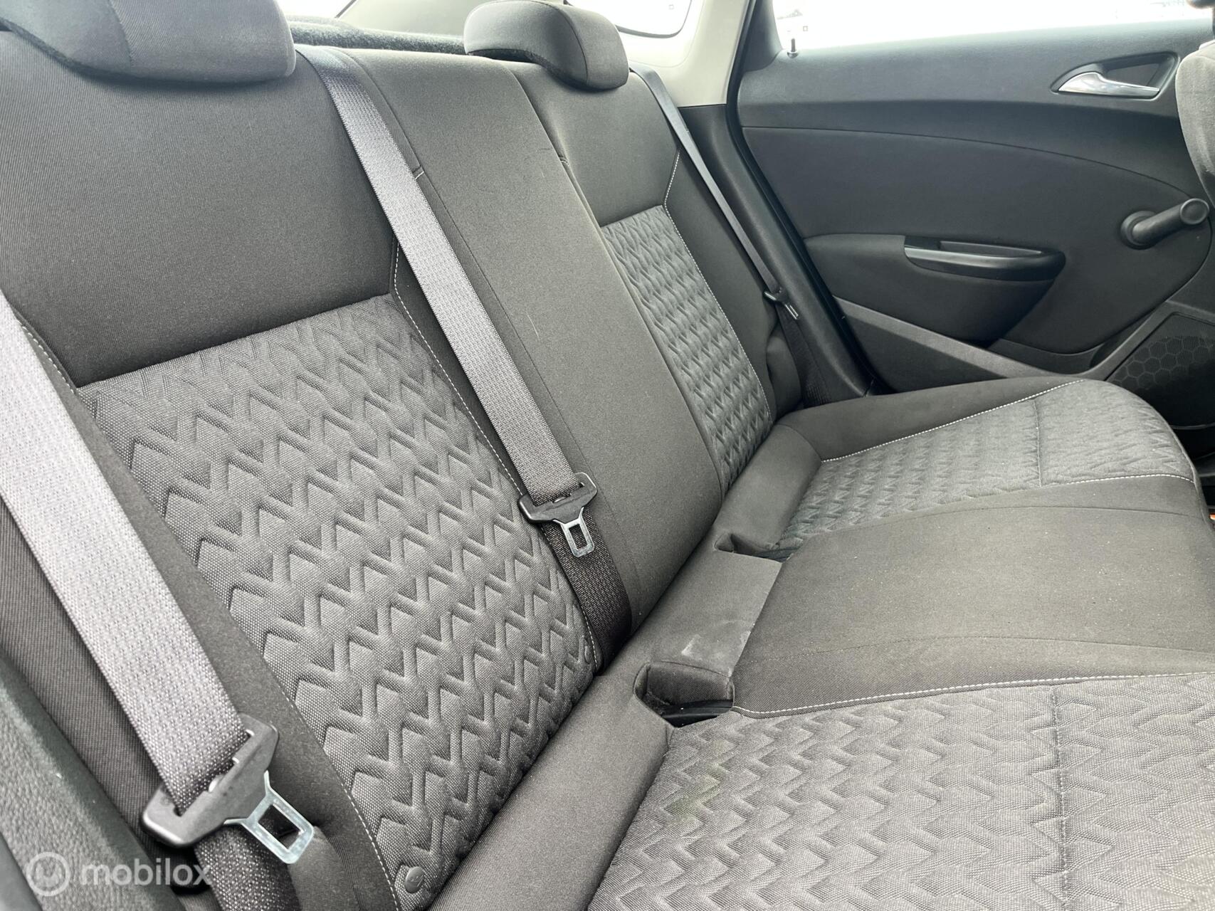 Foto van Opel Astra Notchback