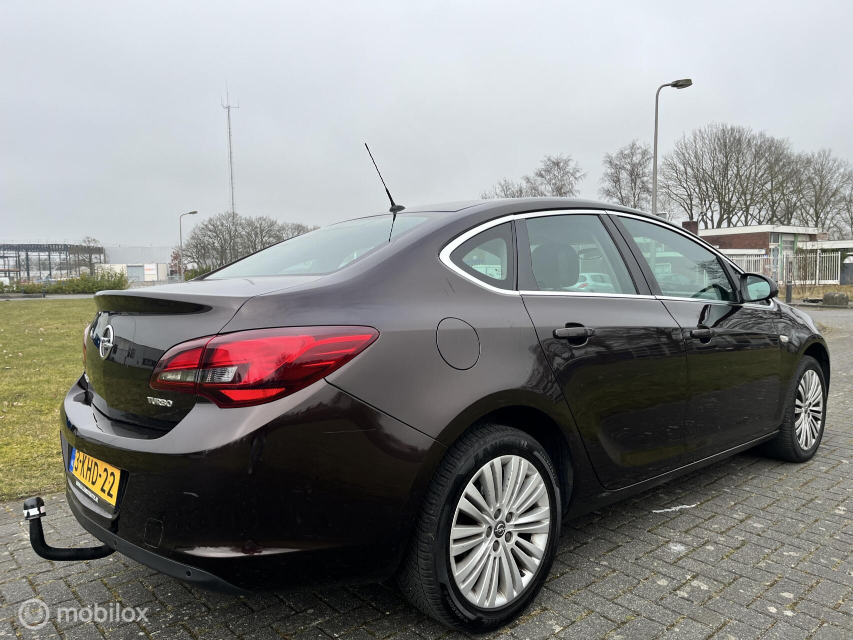Foto van Opel Astra Notchback