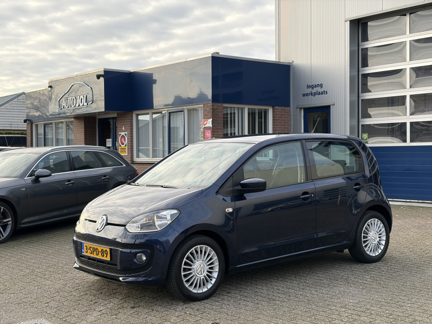 Volkswagen Up 1.0 high up! BlueMotion| Airco|Cruise|Rijklaarprijs 2013 - voorkant