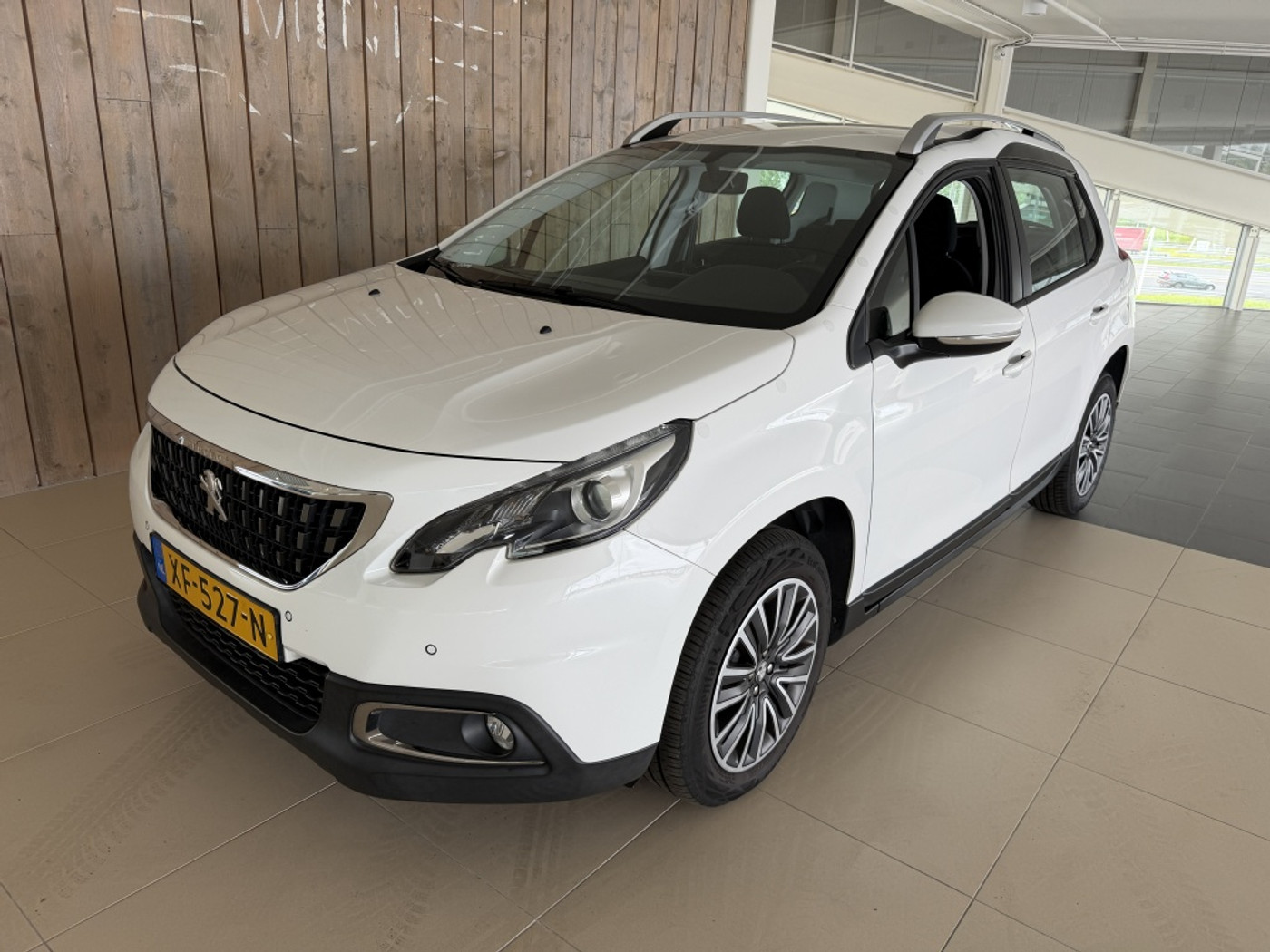 Peugeot 2008 1.2 PureTech Active 2019 - voorkant