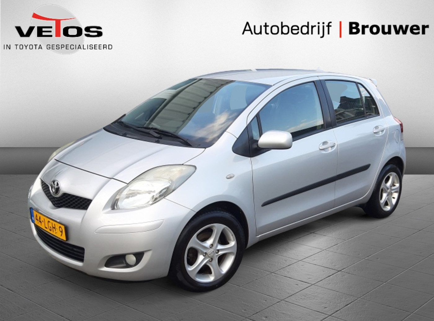 Toyota Toyota Yaris 1.3 VVTi Aspiration 5 drs. Airco/LMV/Spoiler 2010 - voorkant
