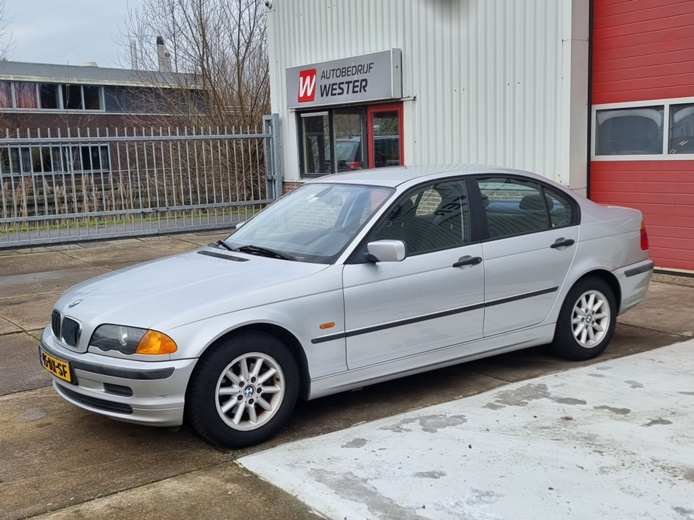 BMW 3er Reihe 316i Executive 2000 - voorkant