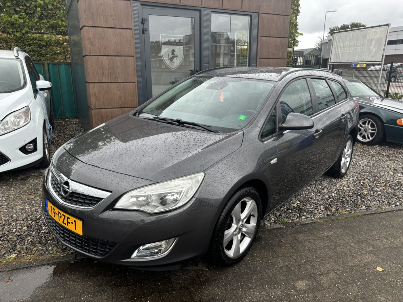 Opel Astra Sports Tourer verkocht !!!!!! 2011 - voorkant