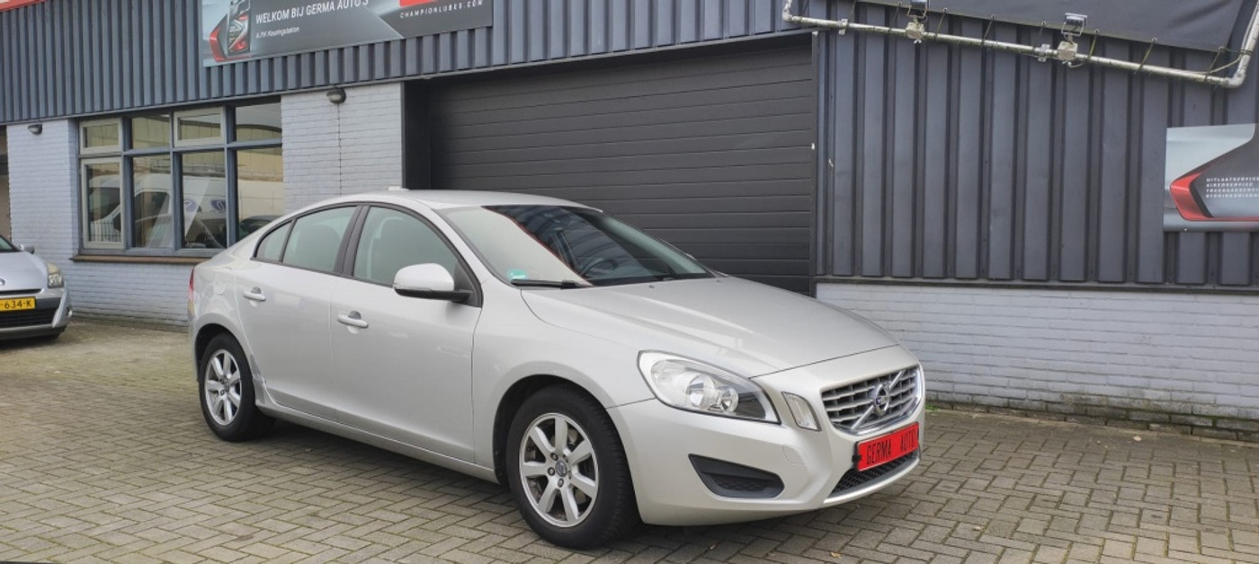 Volvo S60 1.6 T4 Kinetic met 180 pk. Automaat!!! 2011 - voorkant