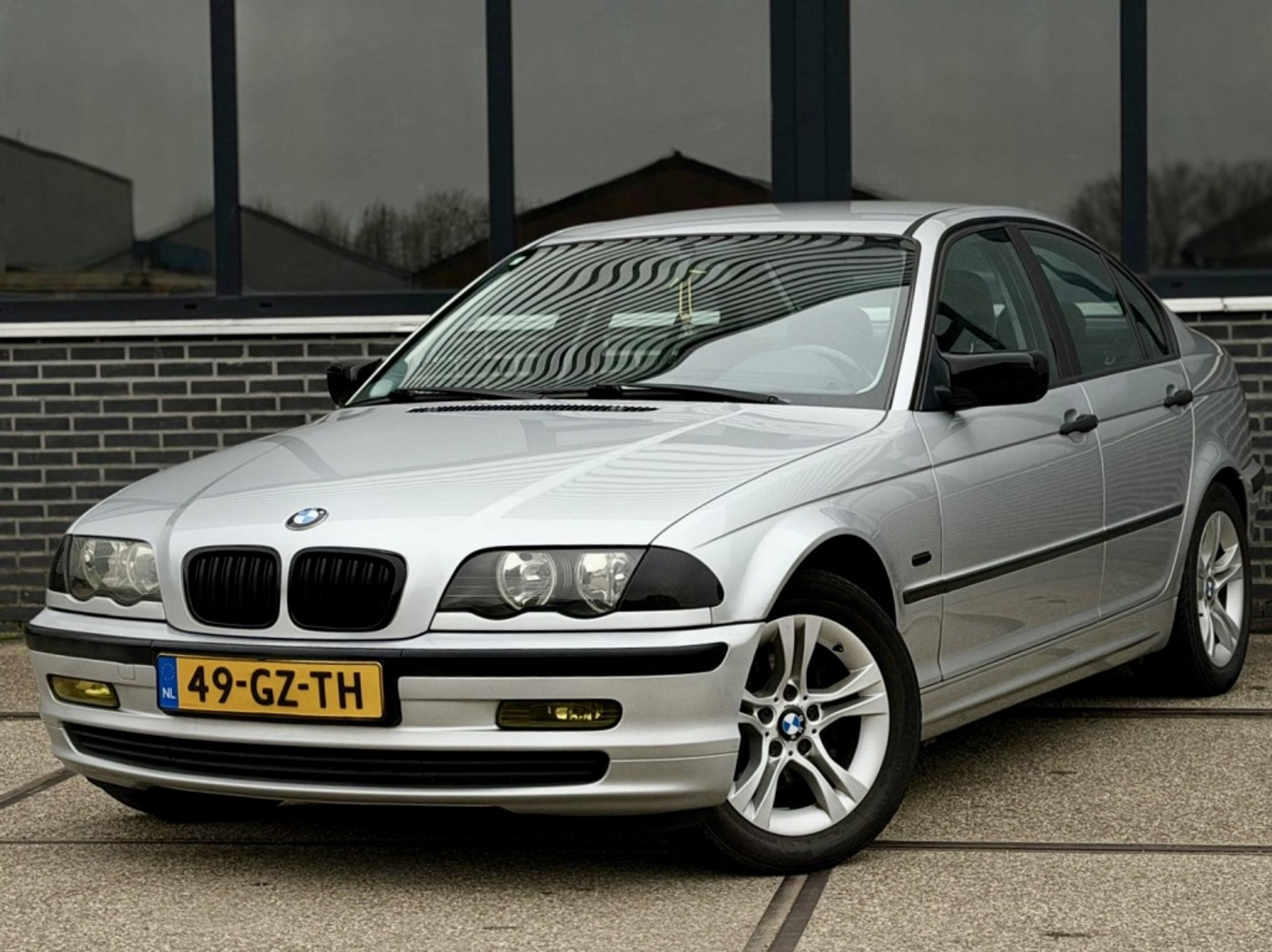 BMW 3er Reihe 318i 2001 - voorkant
