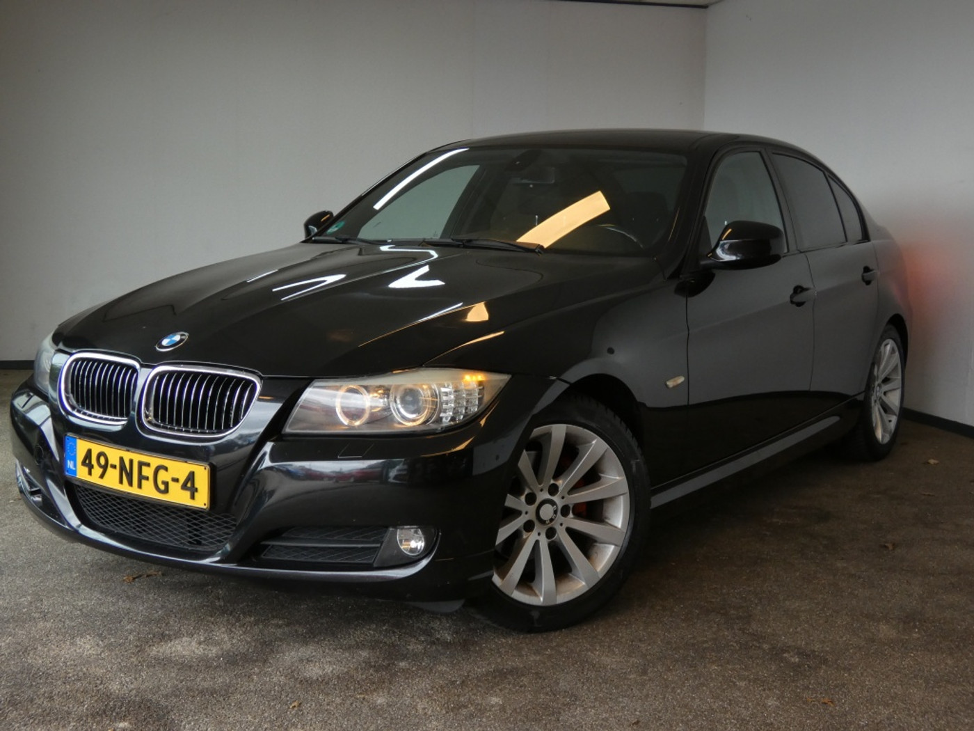 BMW 3er Reihe 316i Business Line 2010 - voorkant