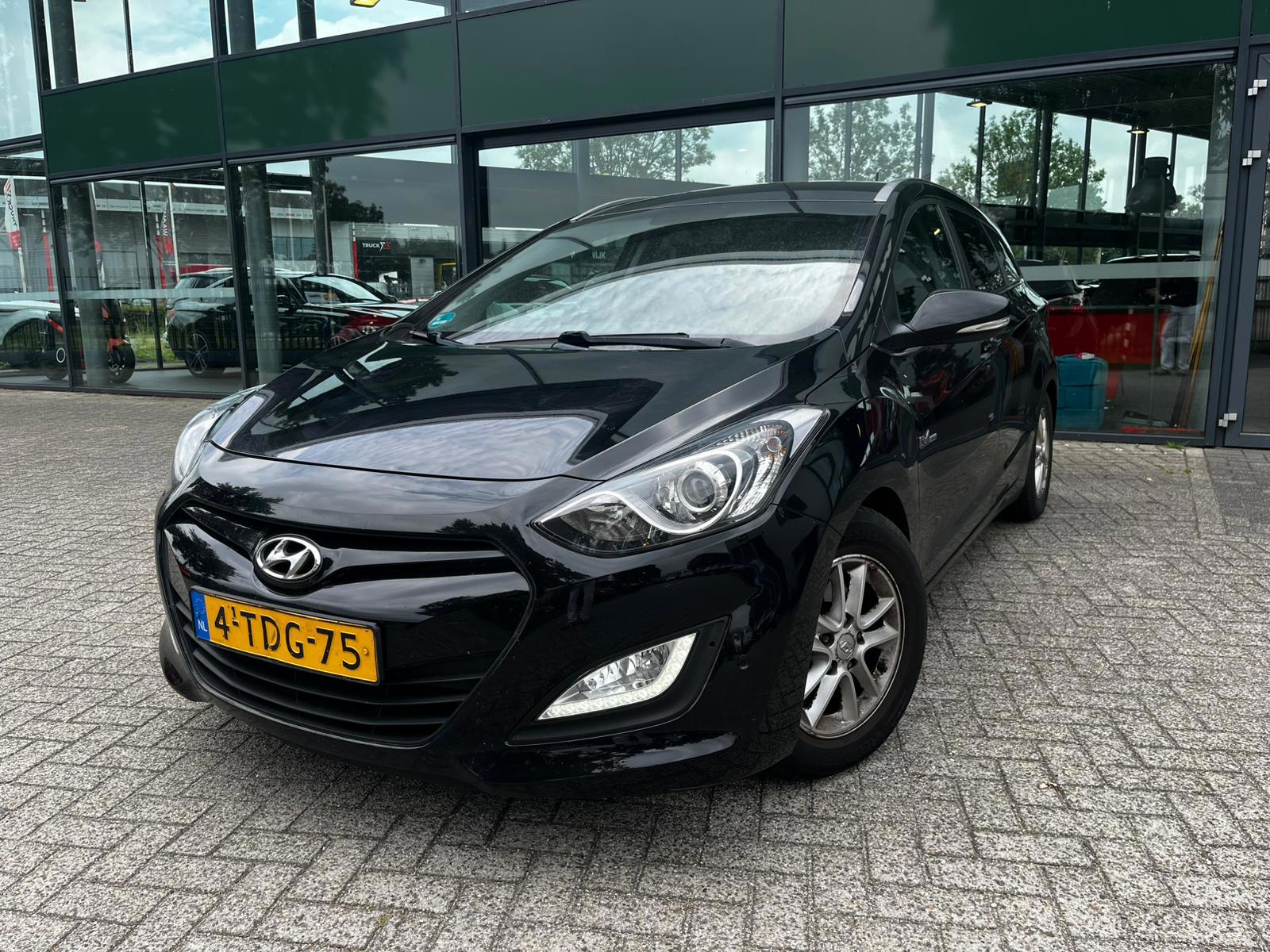 Hyundai I 30 1.6 GDi i-Motion (Trekhaak, Achteruitrijcamera, NL-auto) 2014 - voorkant