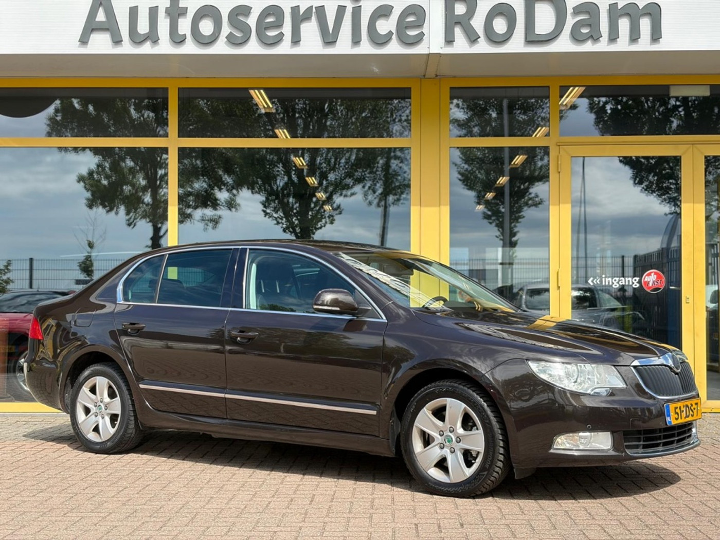 Skoda Superb 2.0 TSI Elegance Bns 2012 - voorkant