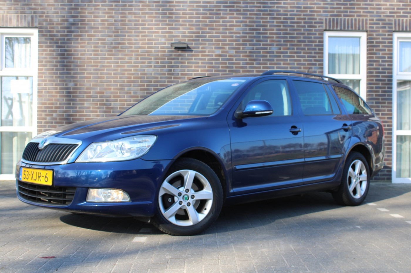 Skoda Octavia 1.2 TSI Tour-clima-navi-stoelverw-PDC 2012 - voorkant