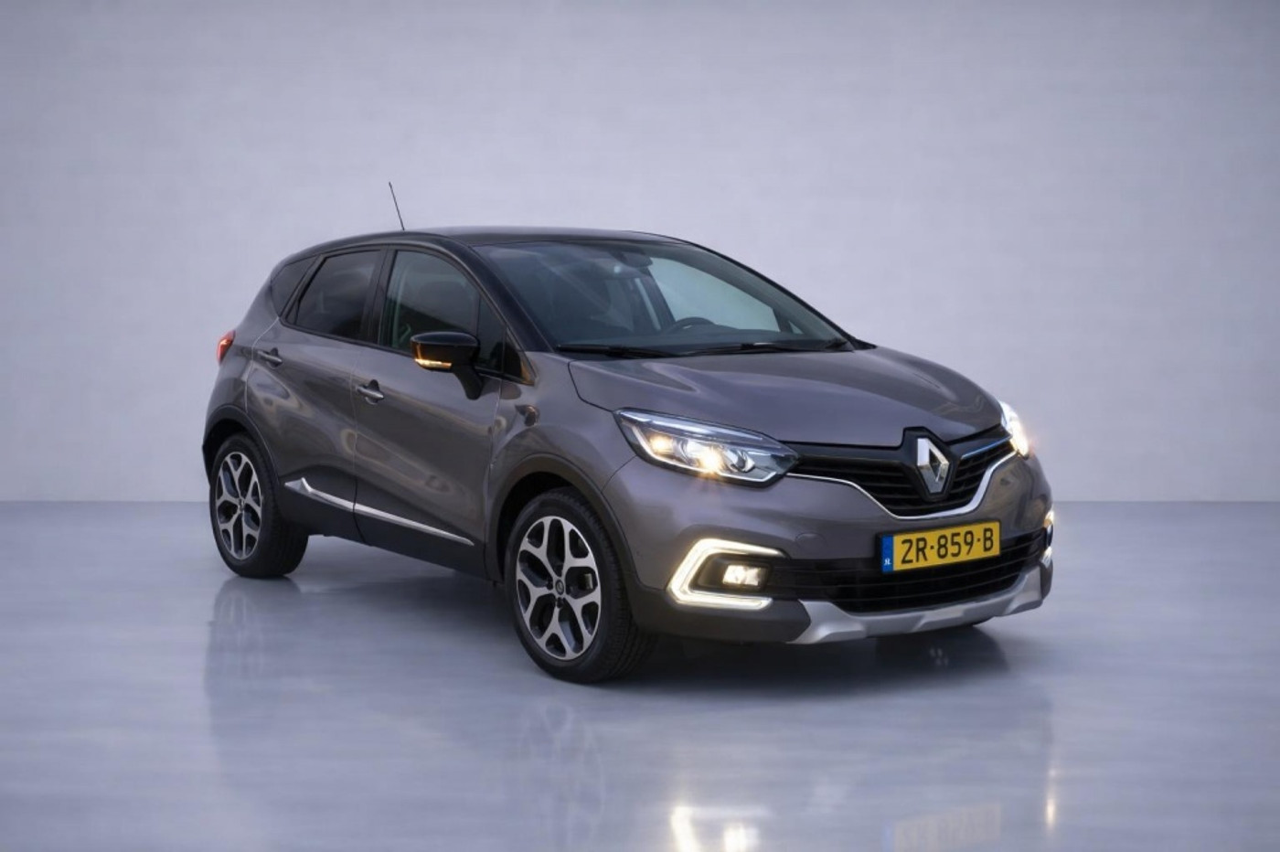 Renault Captur 1.3 TCe Intens | AUTOMAAT | TREKHAAK | PANORAMADAK 2019 - voorkant