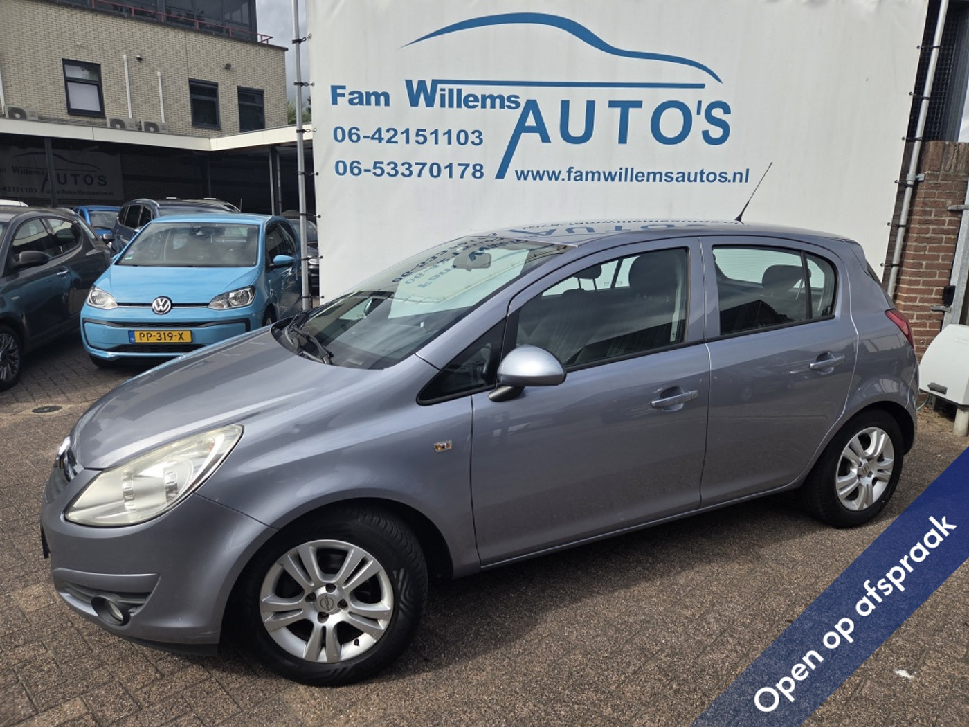 Opel Corsa 1.2-16V Enjoy 2010 - voorkant