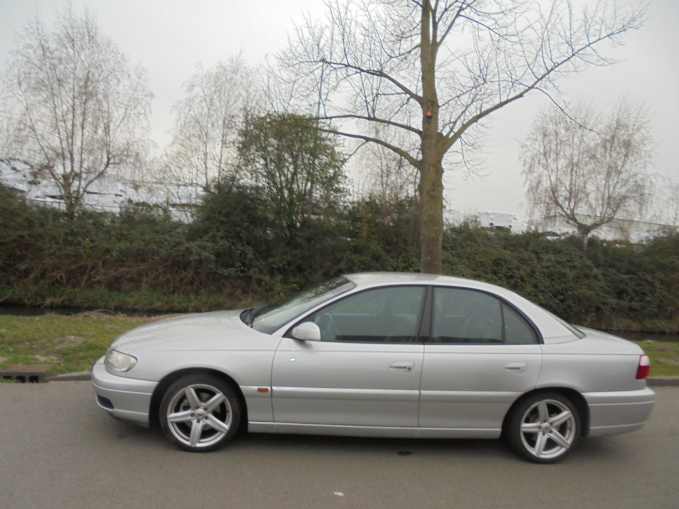 Foto van Opel Omega-b