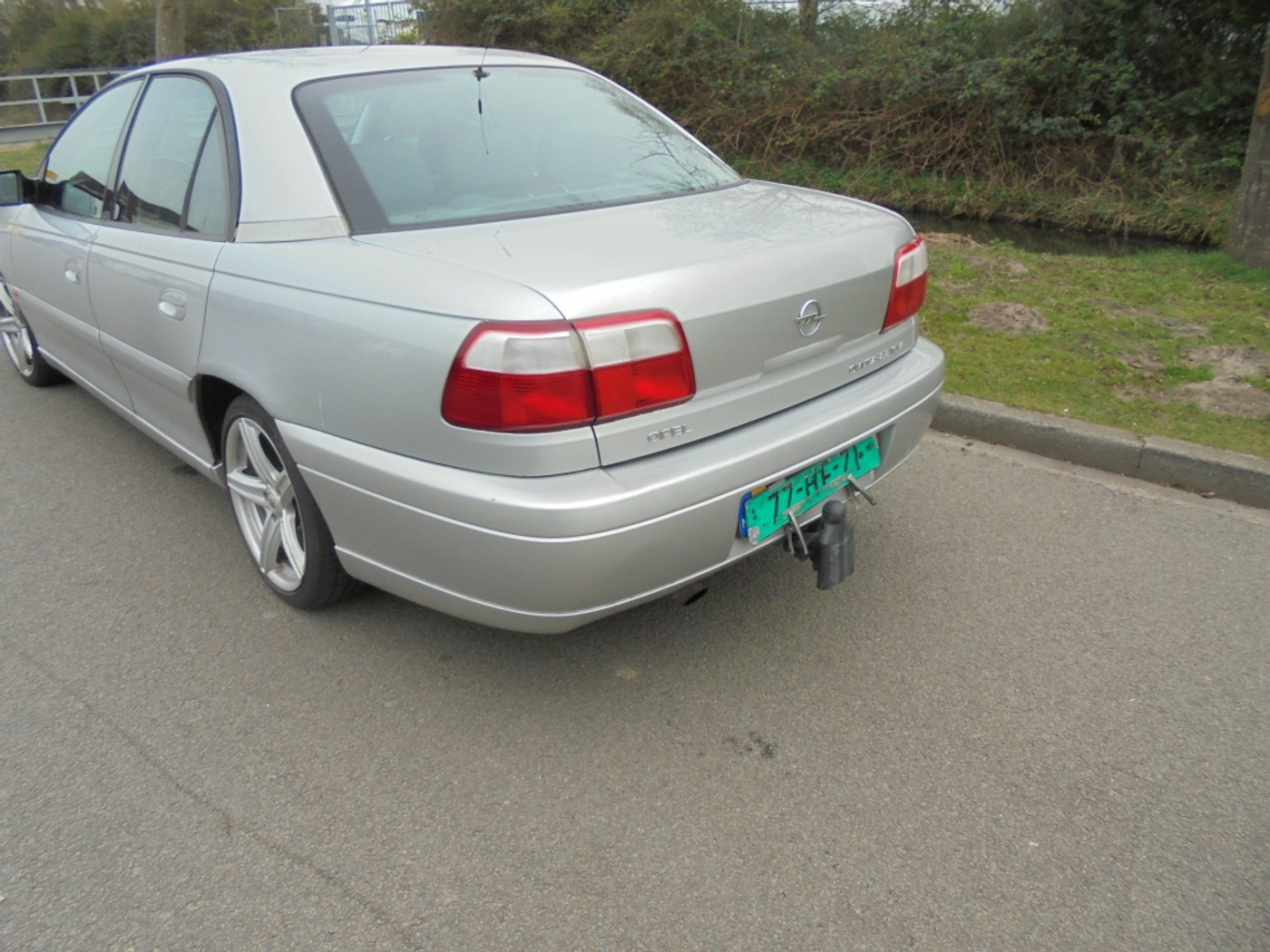 Foto van Opel Omega-b
