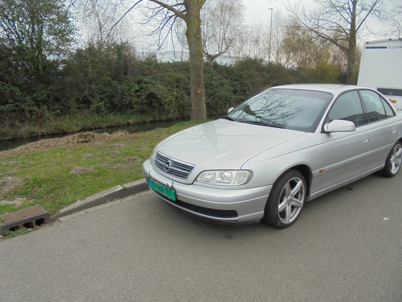 Opel Omega-b 2,2 16v 2000 - voorkant